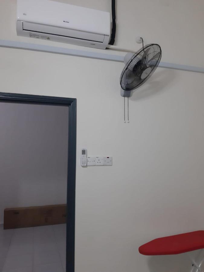 Rumah Armand Melaka 4Br Fully Aircond Exterior photo